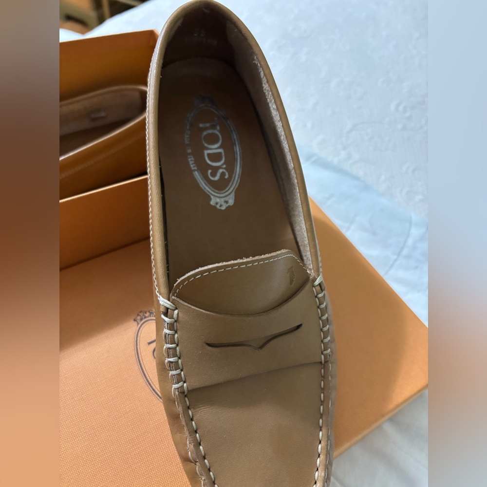 Tod's Men's Tan Leather Loafers